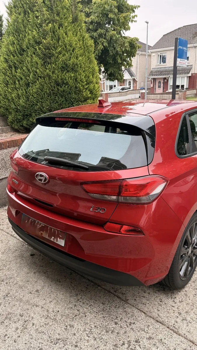 Hyundai i30 2018 Deluxe Low miles - Image 2