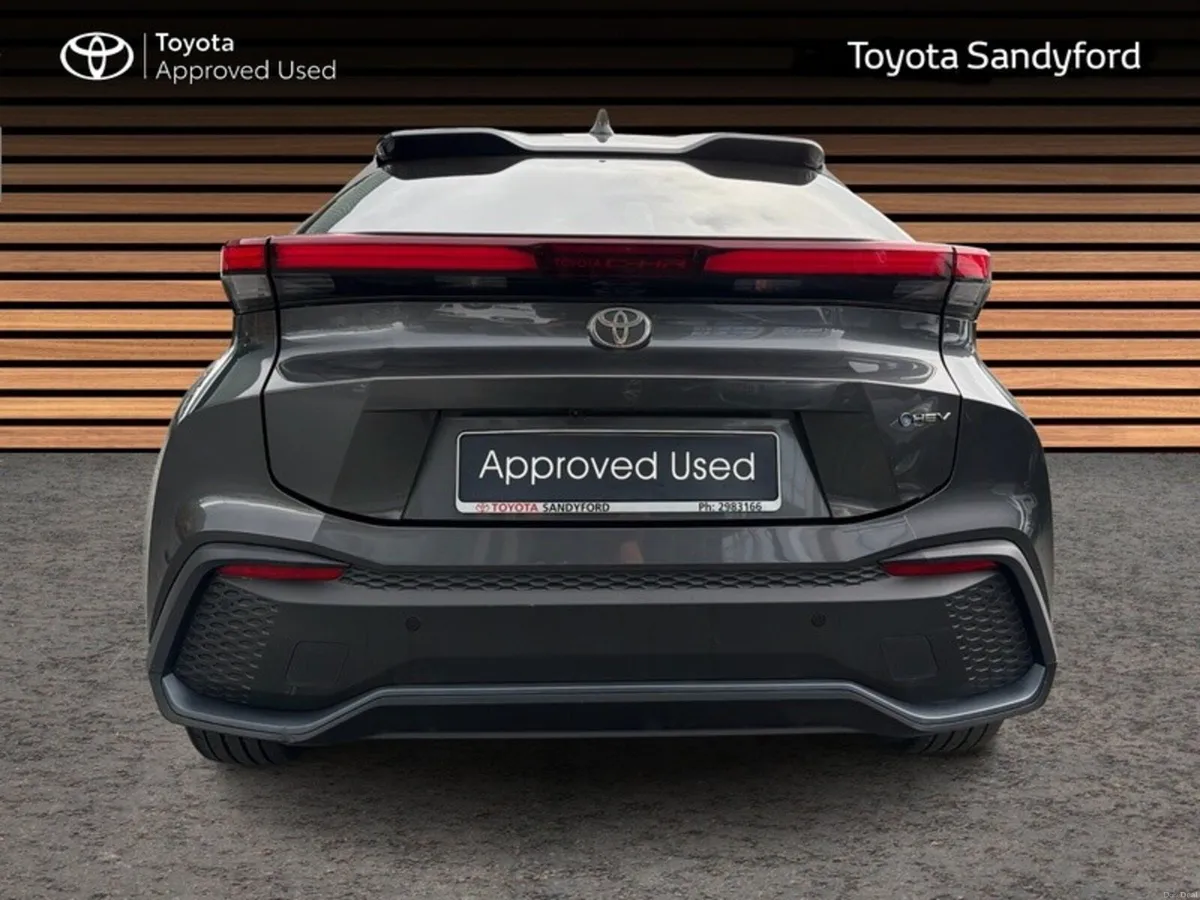 Toyota C-HR HYBRID SPORT // HEATED SEATS // APPLE - Image 4