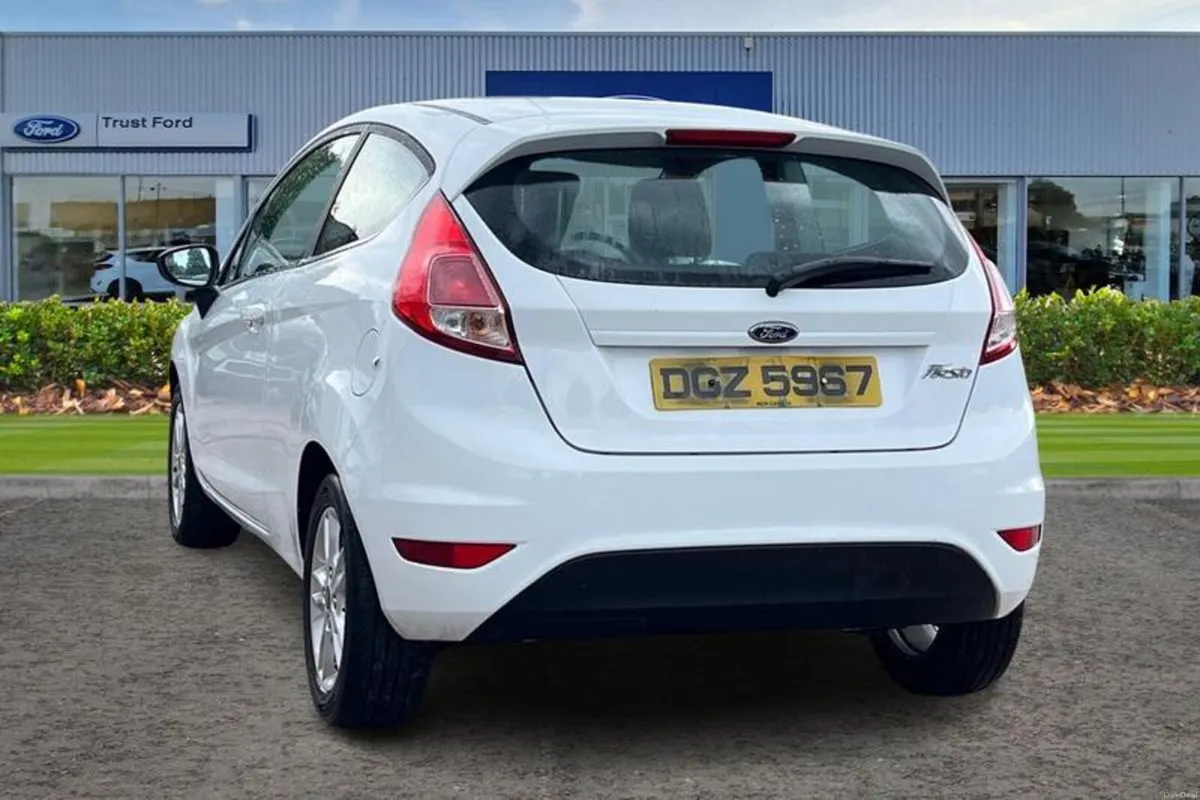 Ford Fiesta 1.25 82 Zetec 3dr - Image 2