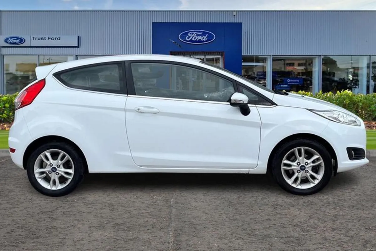 Ford Fiesta 1.25 82 Zetec 3dr - Image 3
