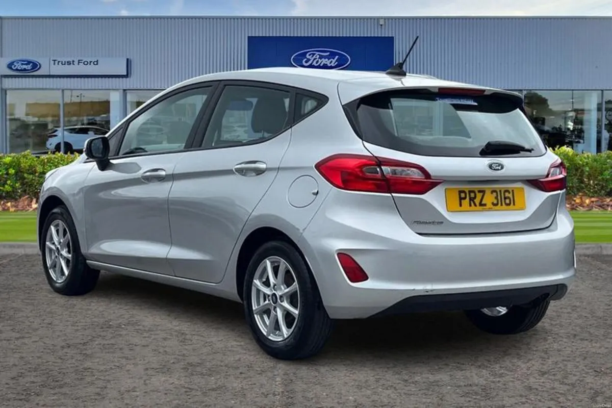 Ford Fiesta 1.1 Zetec 5dr - Image 2
