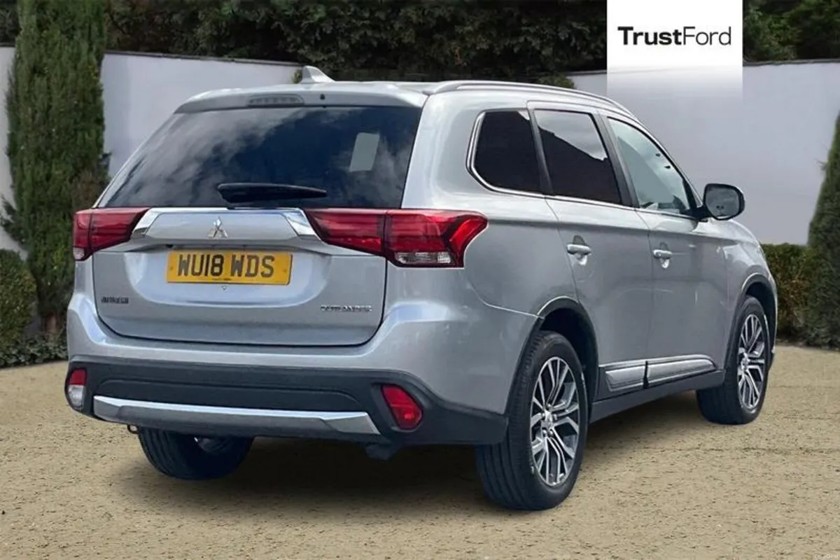 Mitsubishi Outlander 2.2 DI-D 4 5dr - Image 4