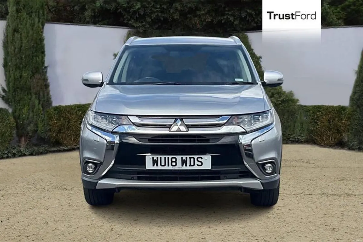 Mitsubishi Outlander 2.2 DI-D 4 5dr - Image 6