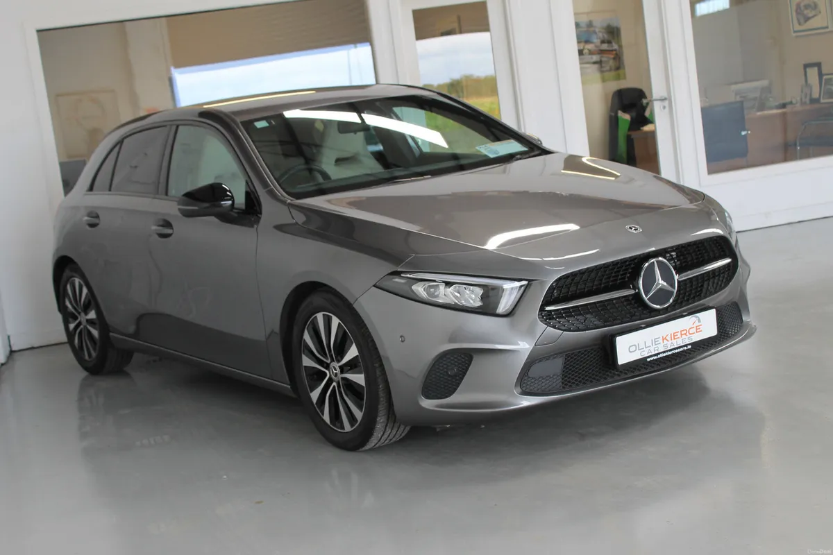Mercedes-Benz A-Class 2023 Automatic Progressive + - Image 3