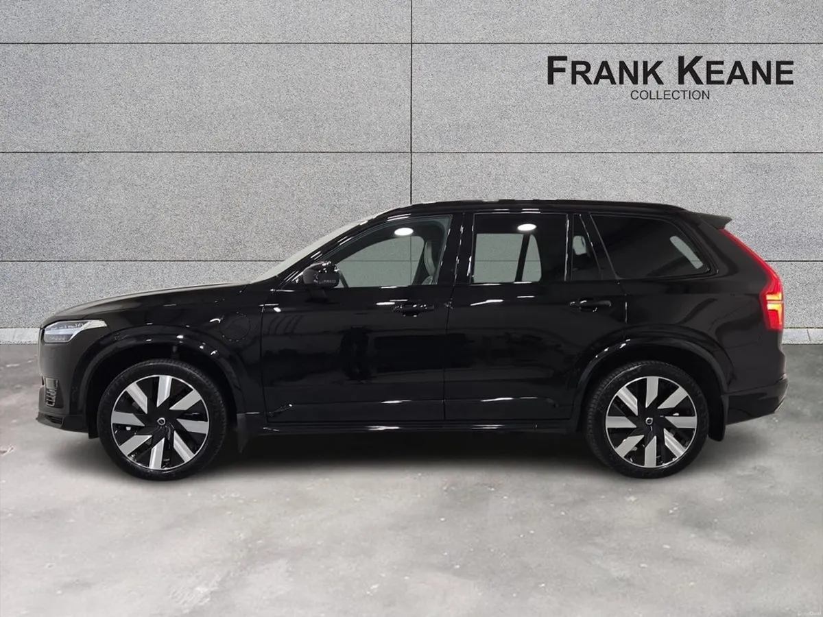 Volvo XC90 T8 PHEV 455hp Plus (Dark Theme) - Image 3