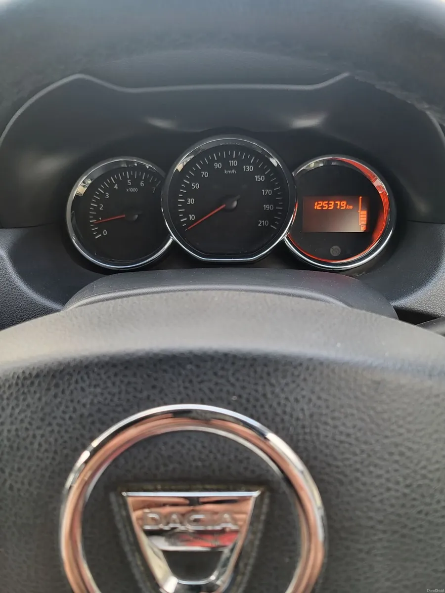 Dacia Duster SIGNATURE 1.5 DCI110 4X4Dr - Image 6