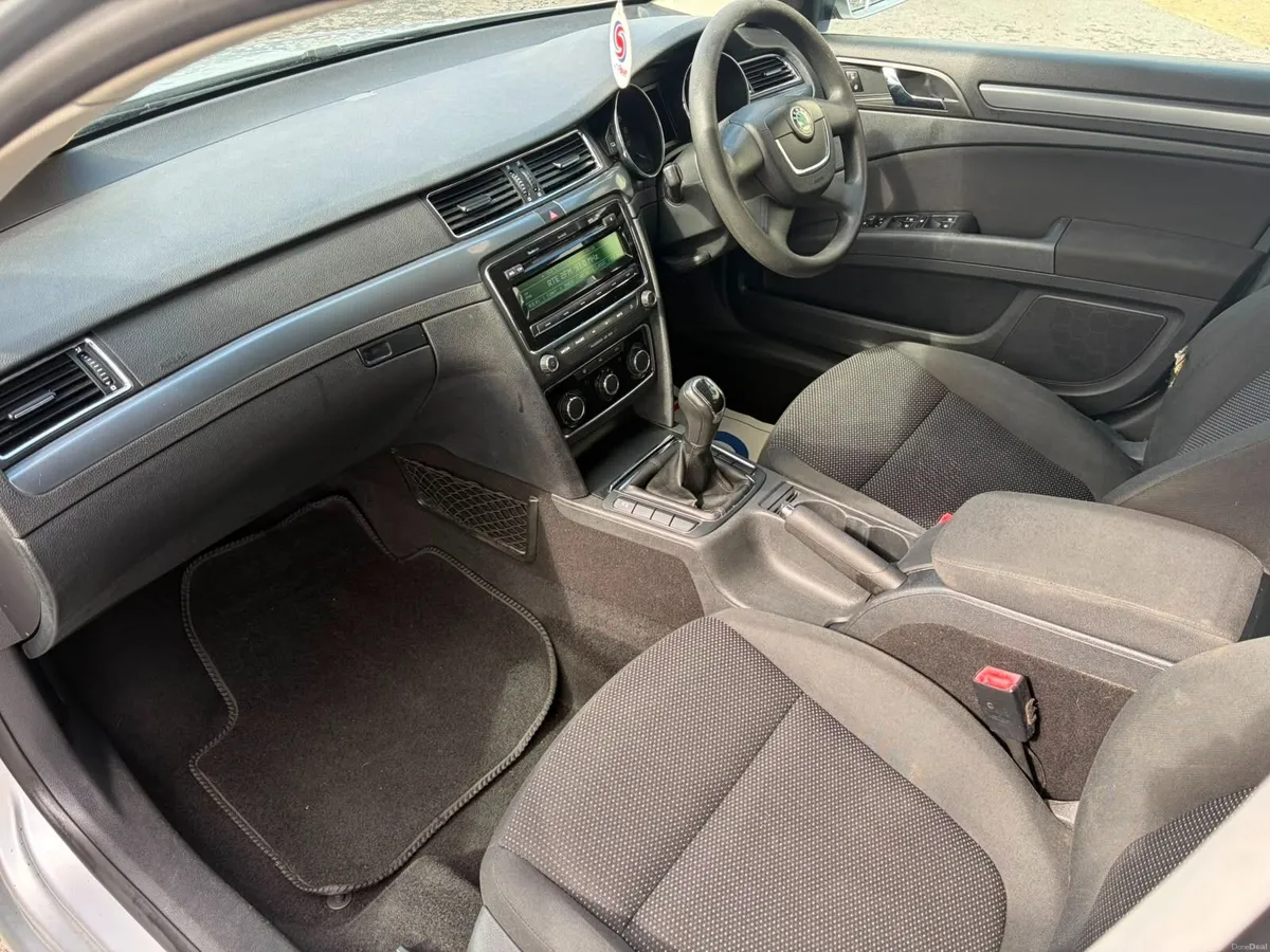 Skoda Superb 1.6 TDI S Greenline 11 103BHP, 2012 - Image 2