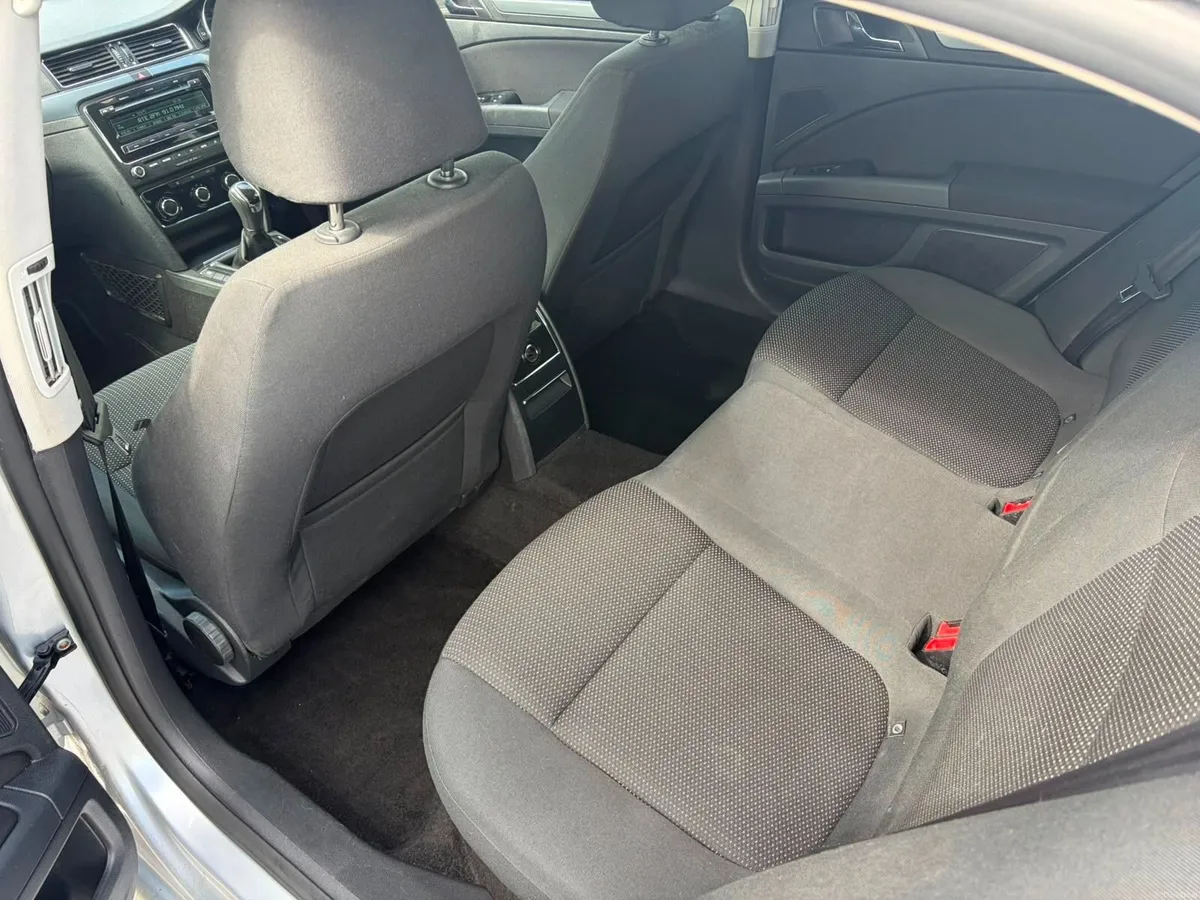 Skoda Superb 1.6 TDI S Greenline 11 103BHP, 2012 - Image 4