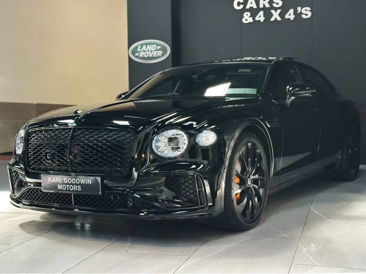 V8 BLACK EDITION AKRAPOVIC - Image 6