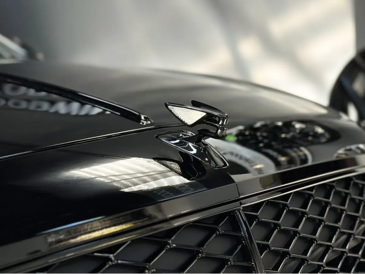 V8 BLACK EDITION AKRAPOVIC - Image 4