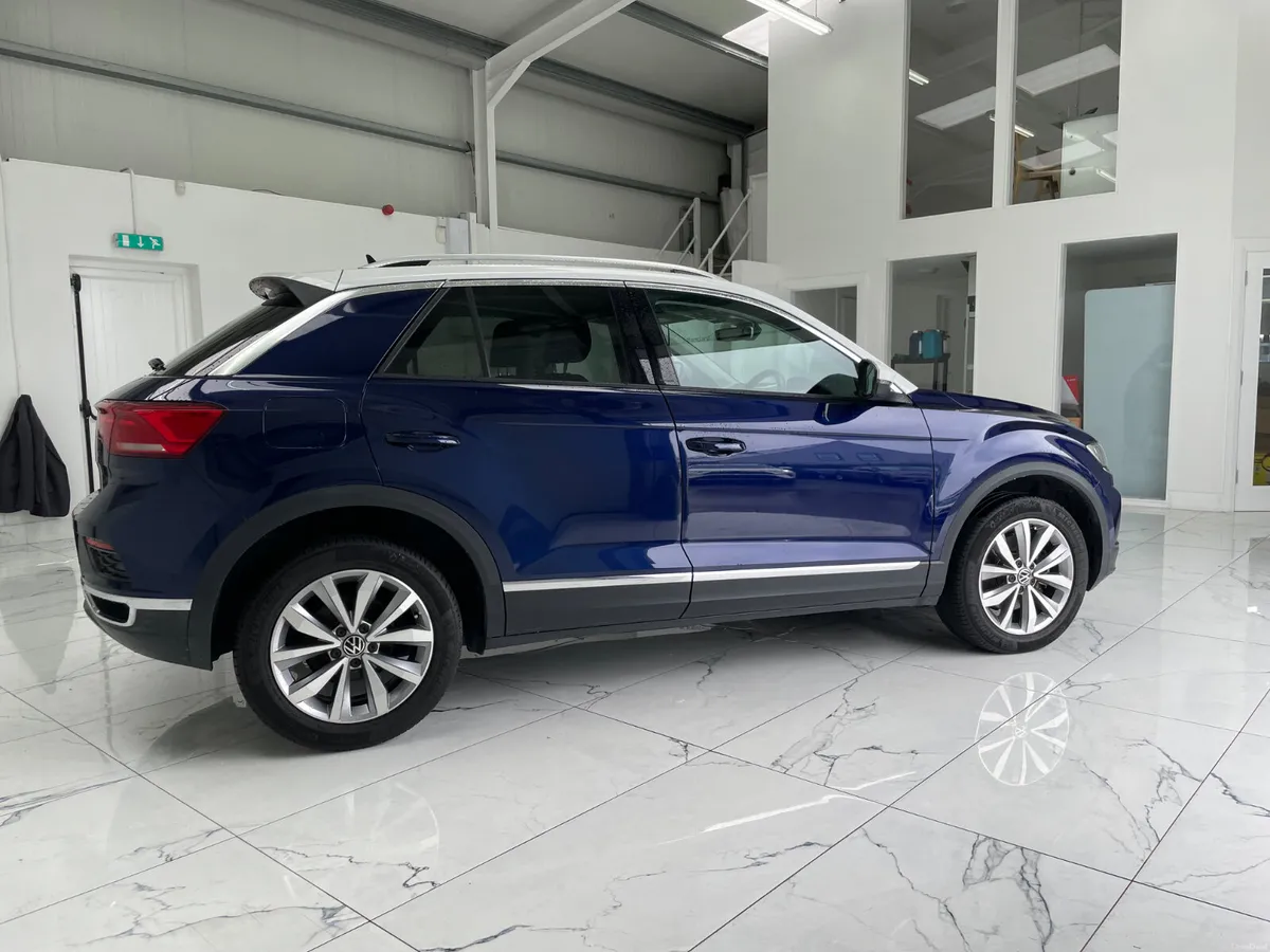 2021 Volkswagen T-Roc - Image 3
