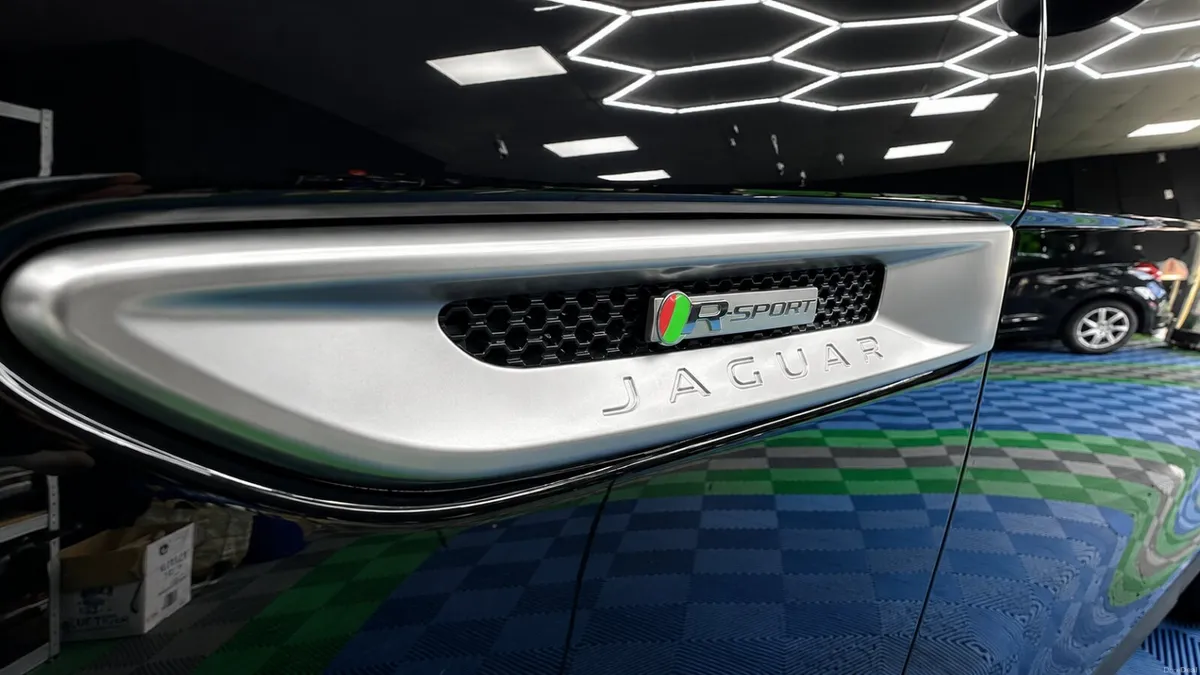 Jaguar F-Pace 2017 AA APPROVED - Image 5