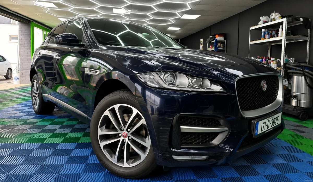 Jaguar F-Pace 2017 AA APPROVED - Image 2
