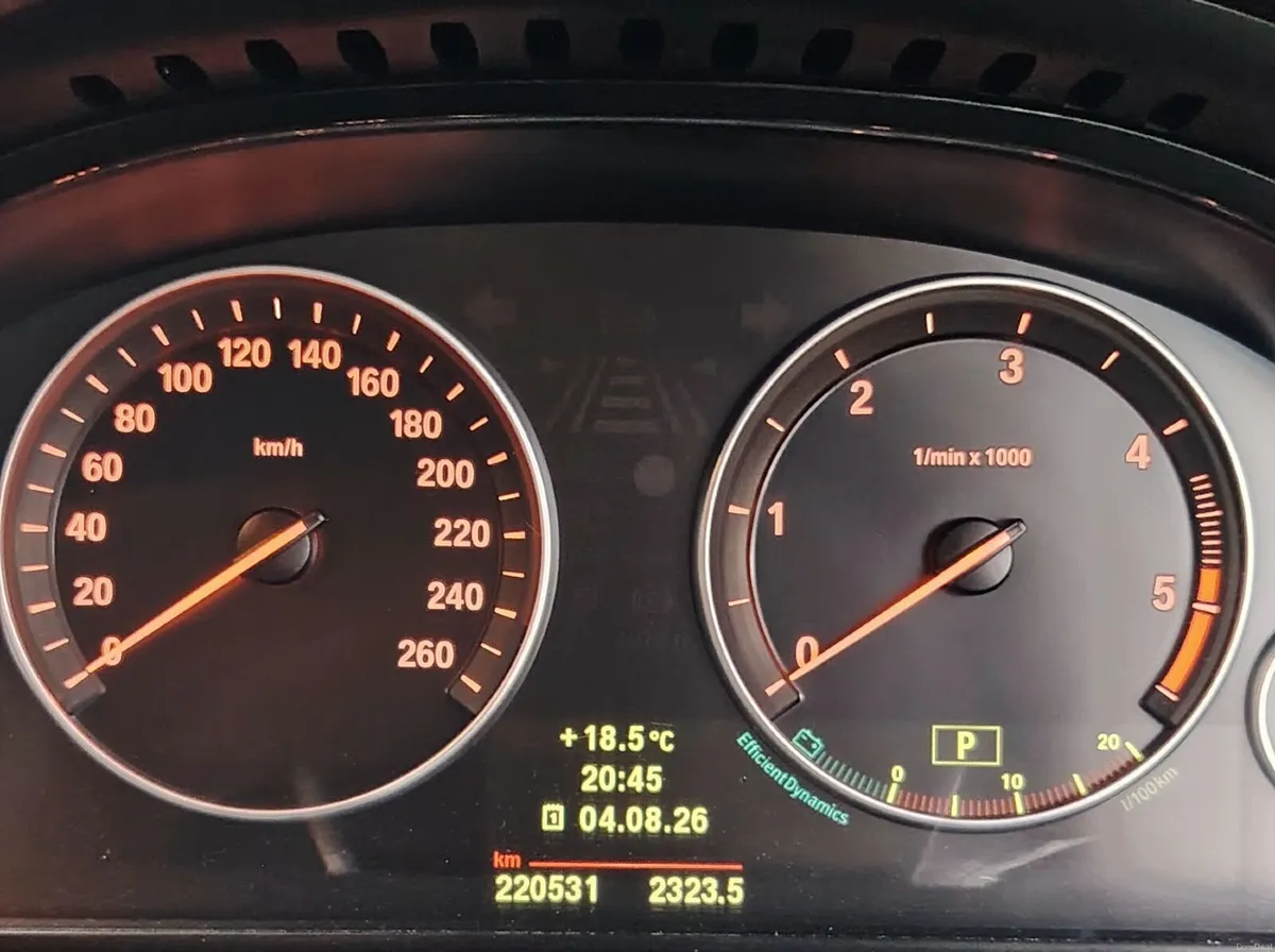 BMW 5-Series 2011 - Image 2