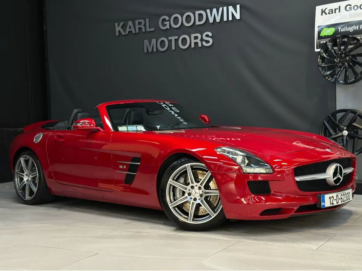 AMG 6.2 V8 AUTO ROADSTER - Image 2