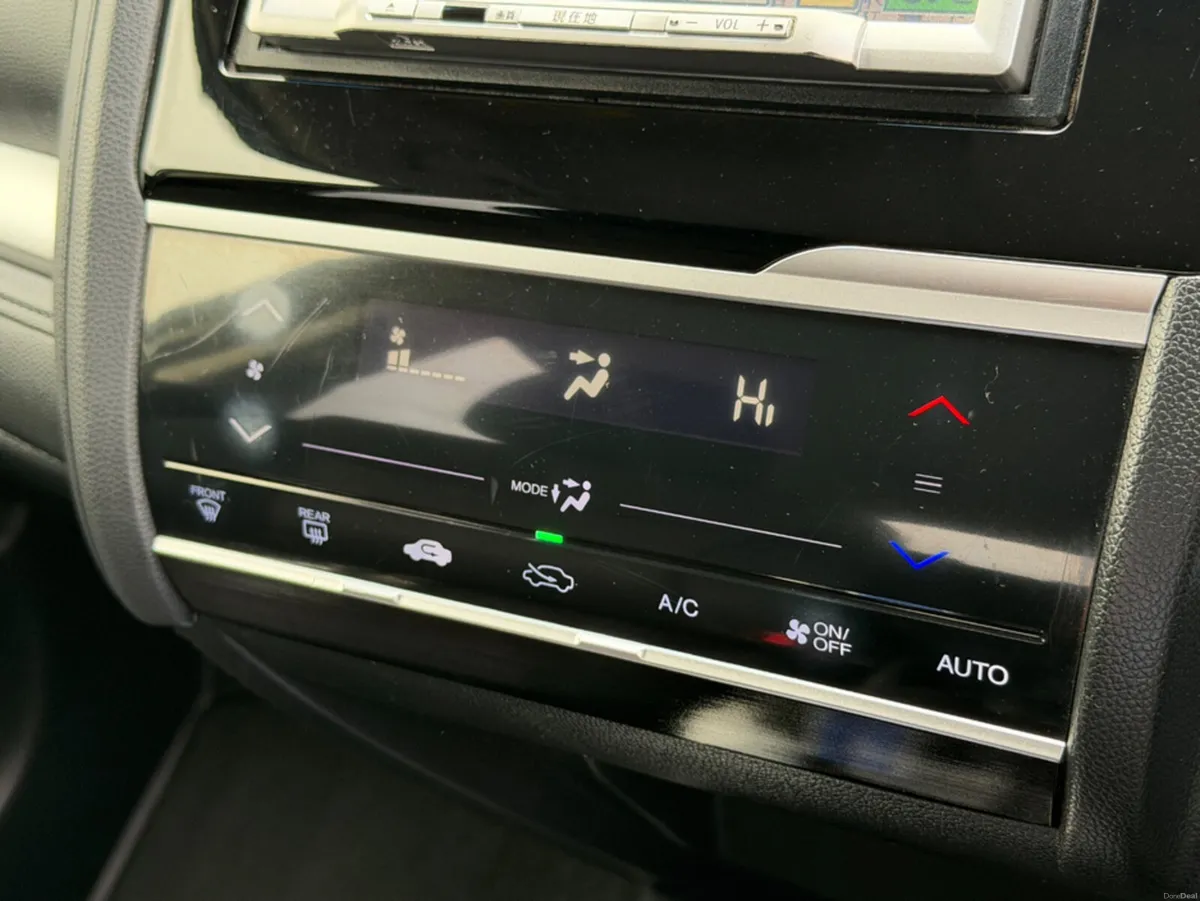 Honda Fit 1.5 PETROL HYBRID *CAR ID 43* - Image 2