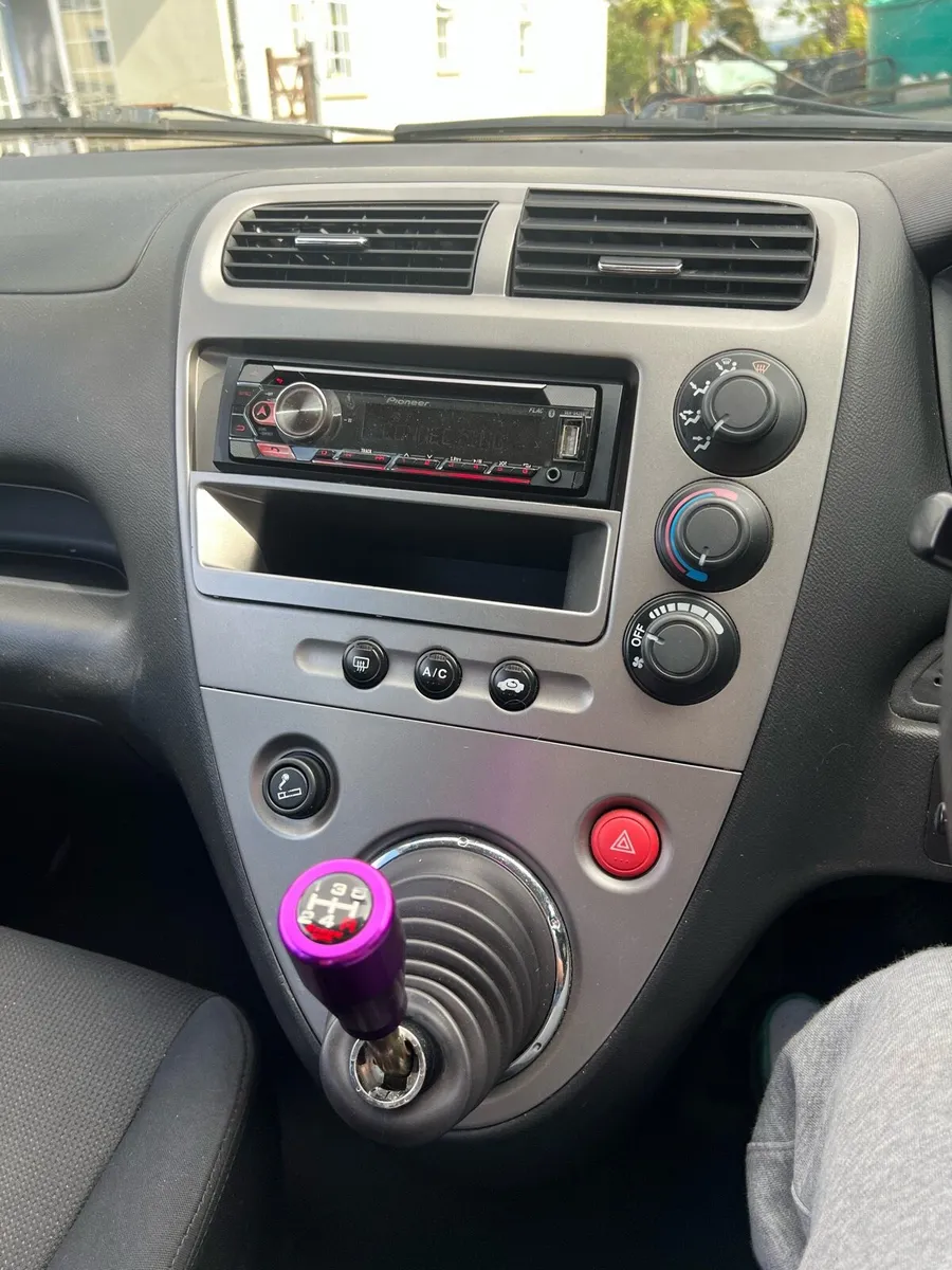 Honda civic 2004 - Image 3