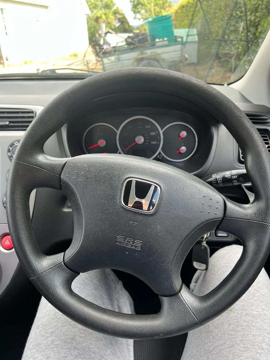 Honda civic 2004 - Image 5