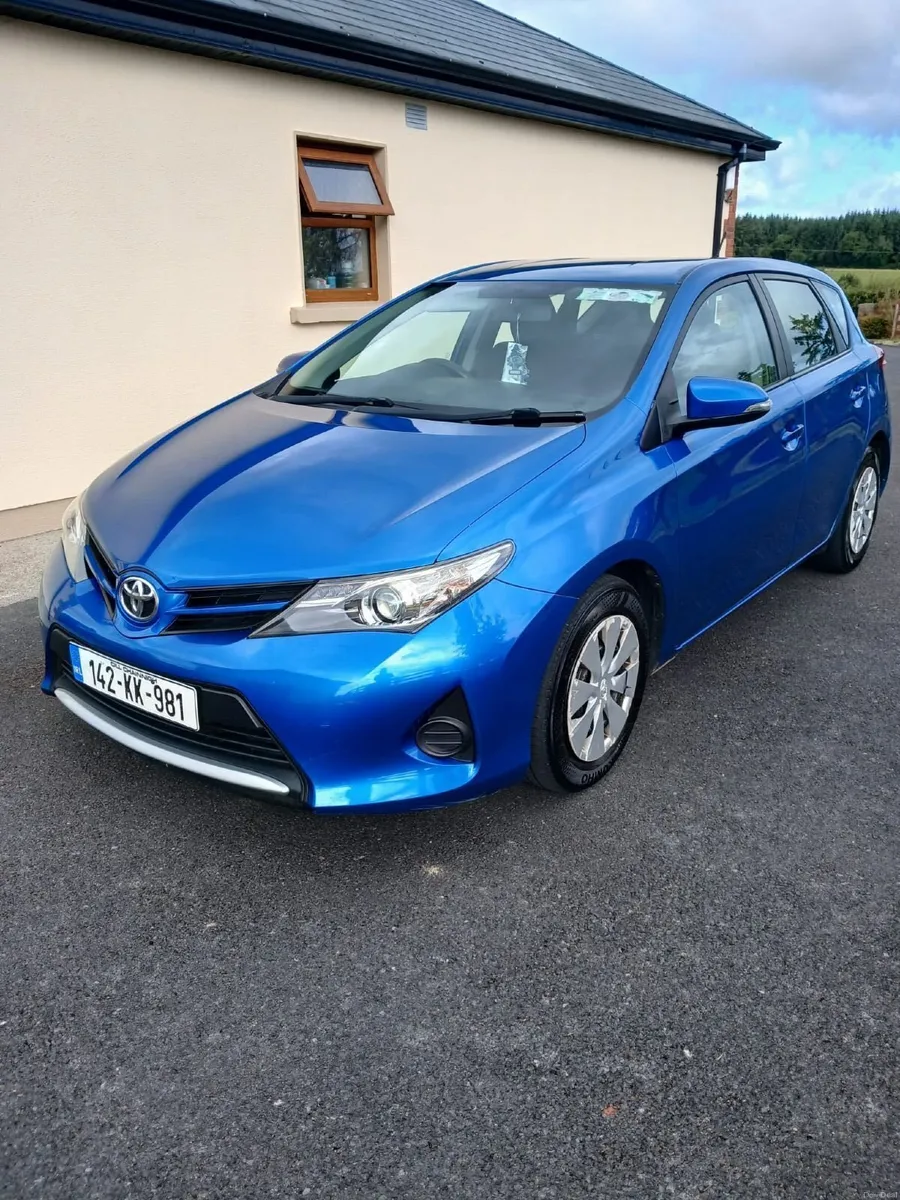 Toyota Auris 2014 - Image 2