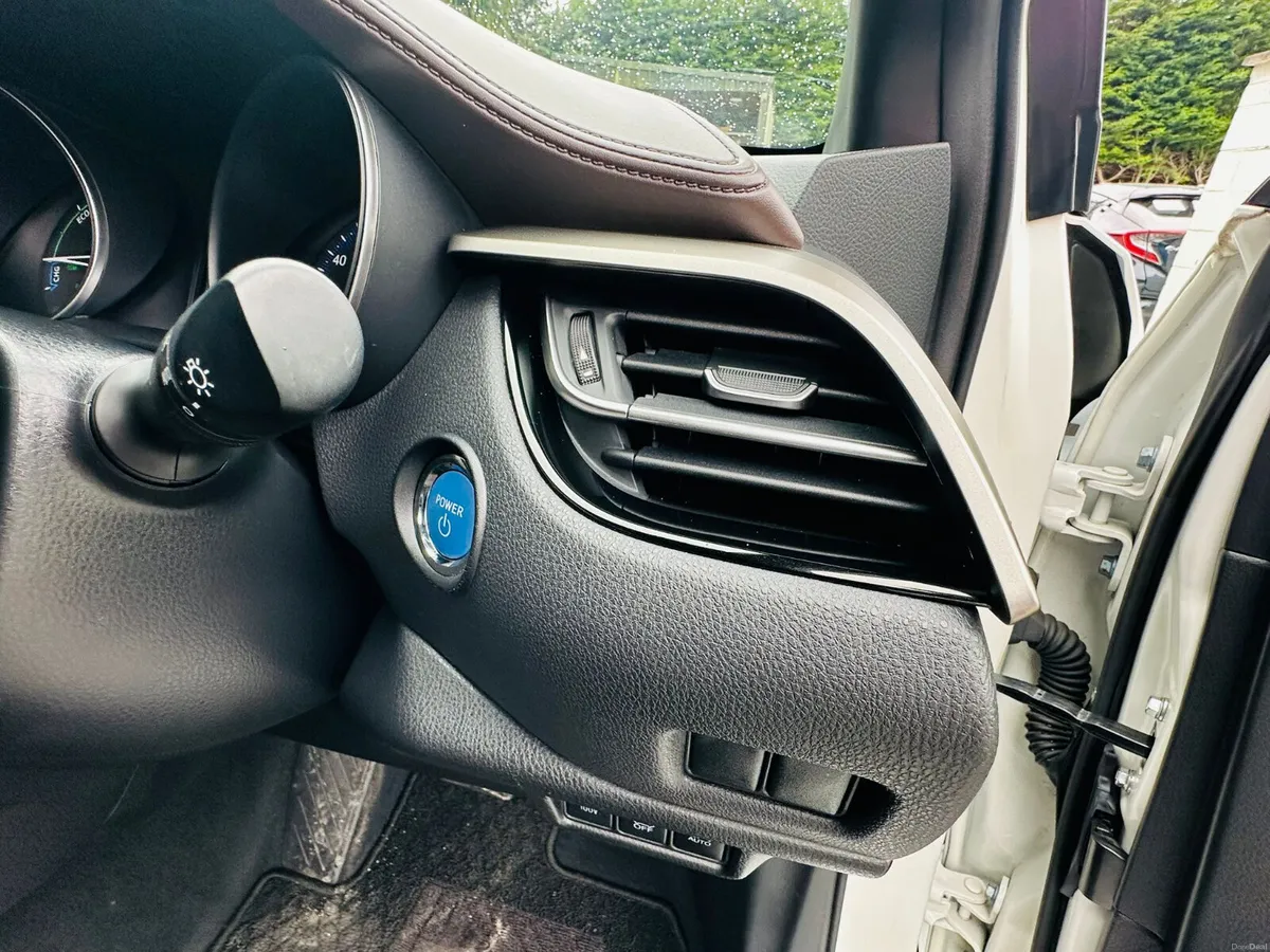 TOYOTA C-HR 2019 HYBRID 47895 KM ONLY 🔥 - Image 6