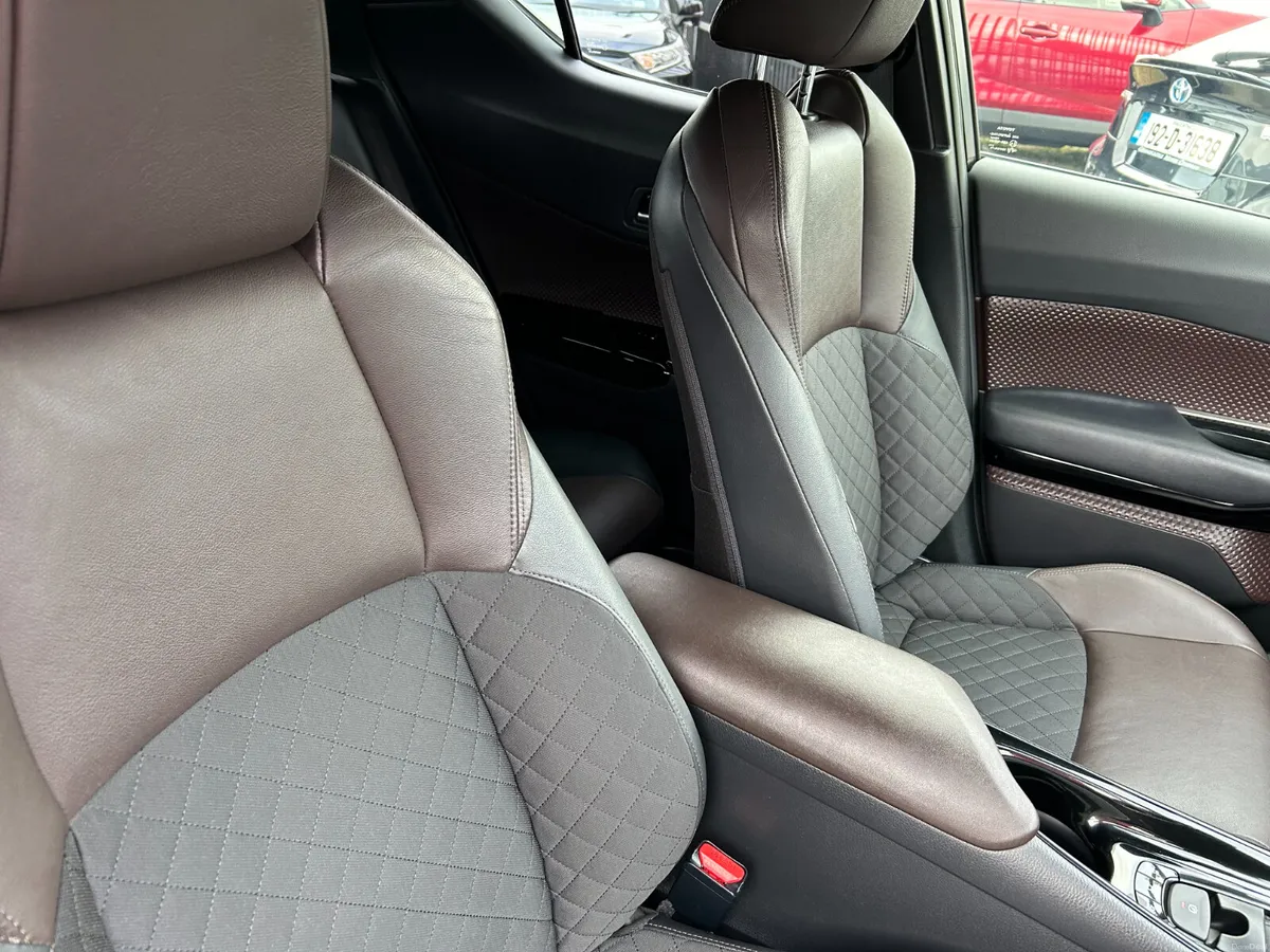 TOYOTA CHR 2017, 1.8 HYBRID AUTO HIGH SPEC LOW KMS - Image 6