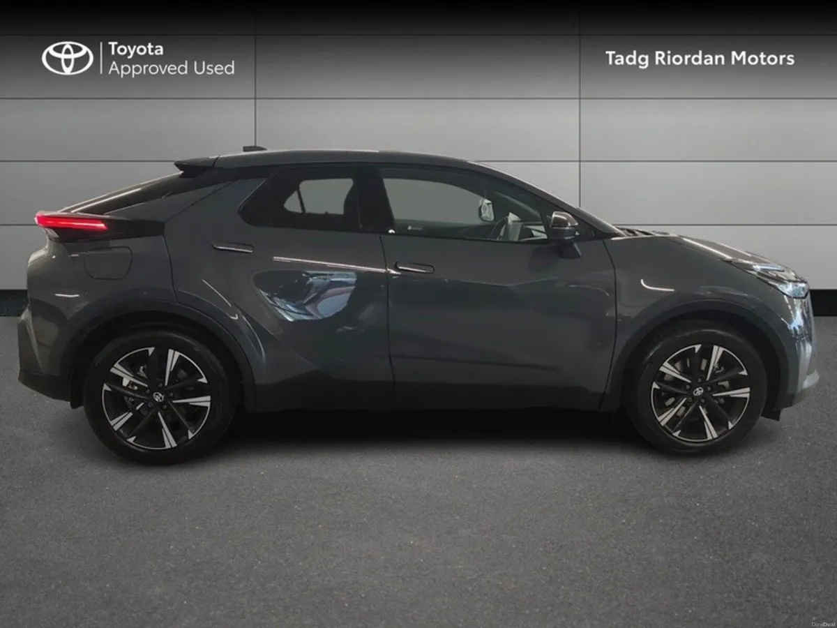 Toyota C-HR PHEV SPORT - Image 3