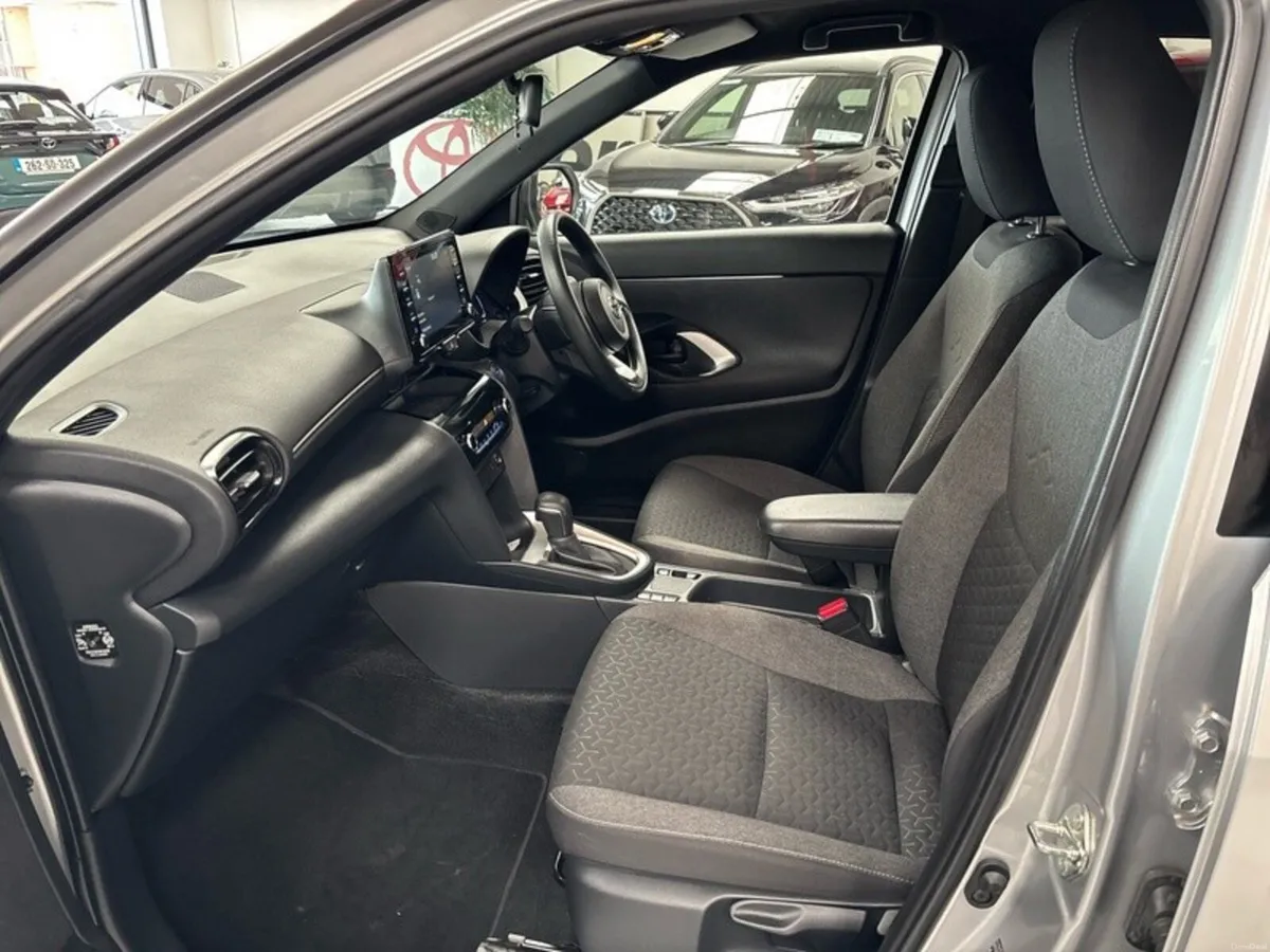 Toyota Yaris Cross YARIS CROSS LUNA SPORT - Image 6