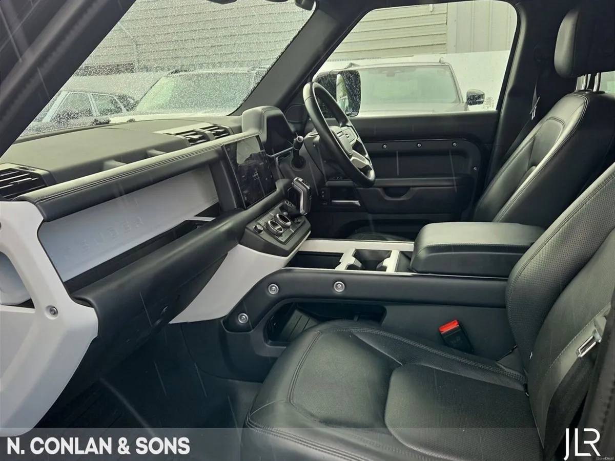 Land Rover Defender 110 PHEV X-DYNAMIC HSE *MAIN L - Image 3