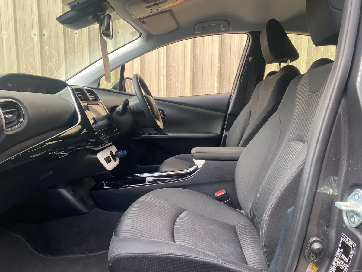 Toyota Prius 2017//LUXURY EDITION/// - Image 4
