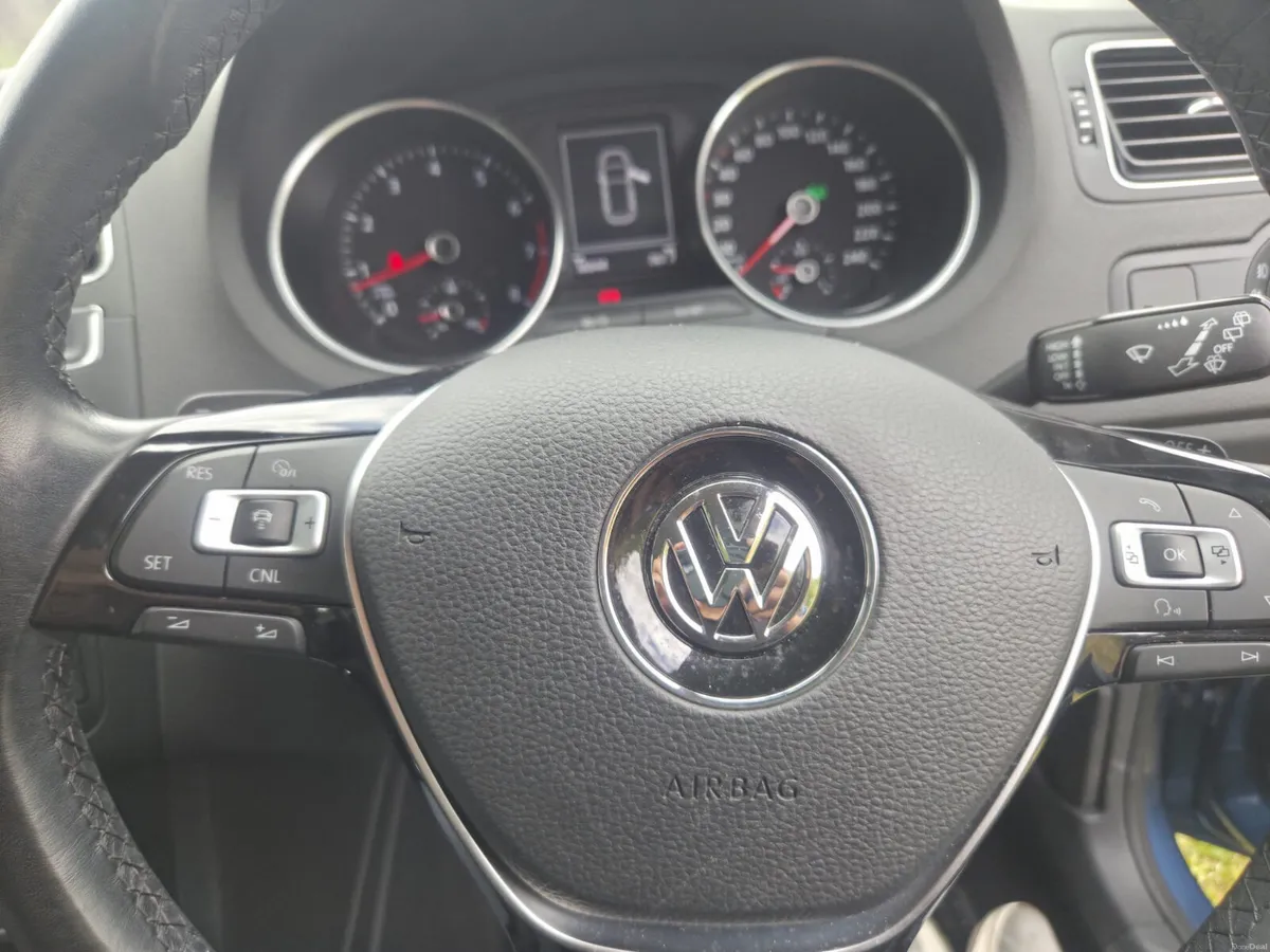 VW POLO (2017) 1.2L PETROL AUTOMATIC VERY LOW MILE - Image 4