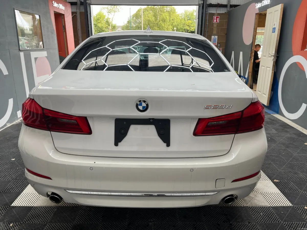 BMW 5-Series 2017 BMW 5 SERIES 523d LUXURY 2.0 AUT - Image 4