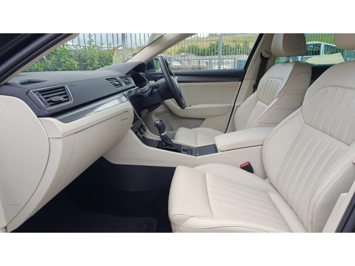 Skoda Superb STYLE 1.4 TSI 218 BHP PHEV- IV DSG-AU - Image 4