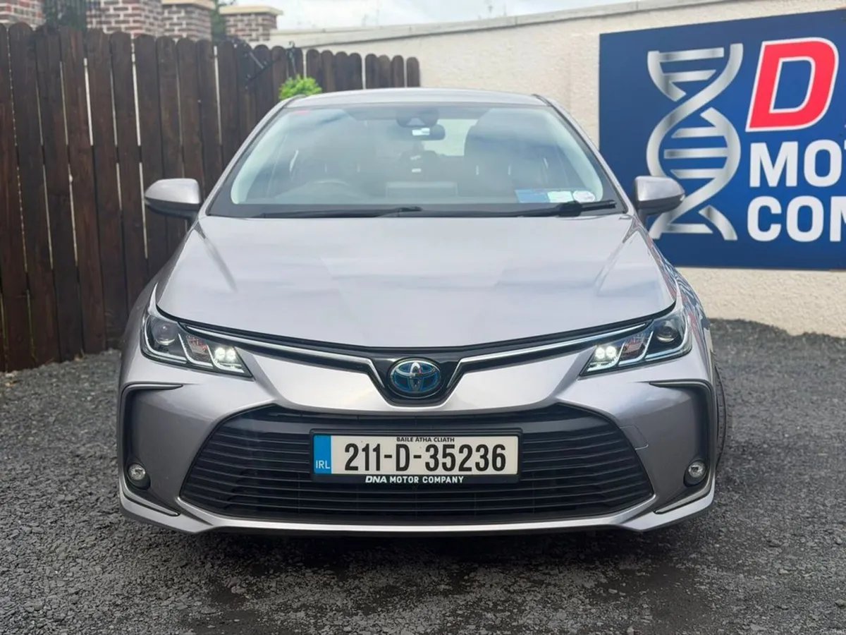 Toyota Corolla 1.8 Hybrid Luna Saloon - Image 2