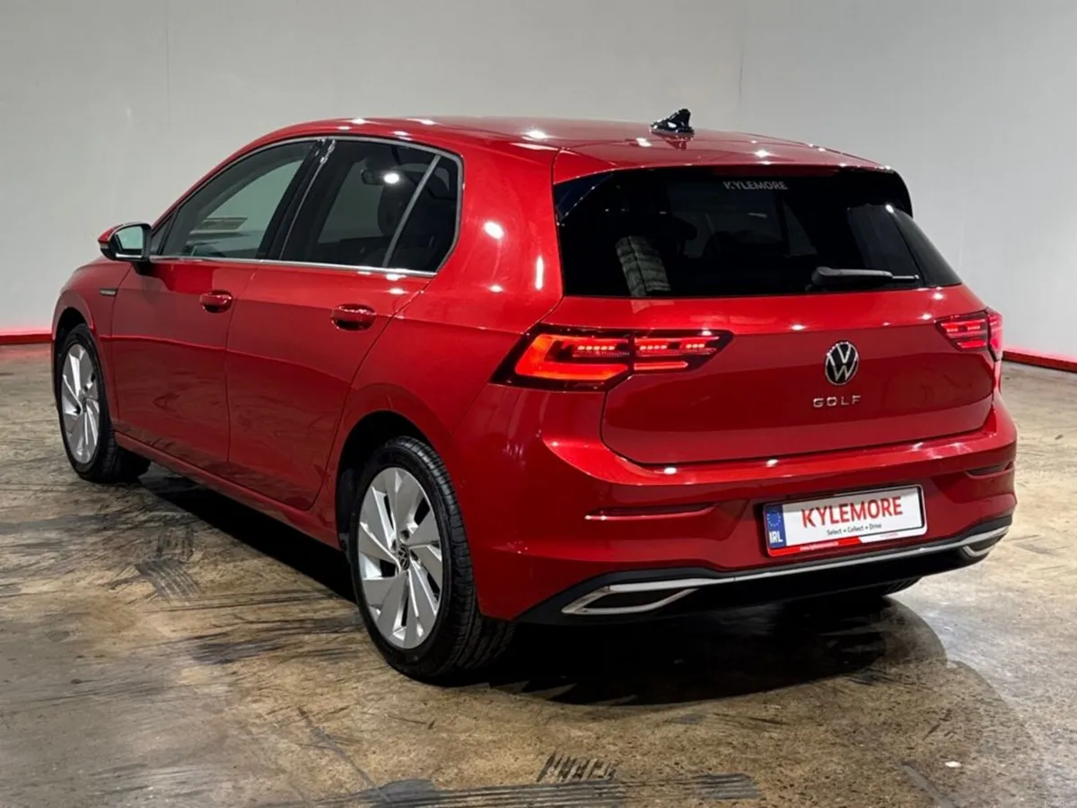 Volkswagen Golf 2.0 TDI STYLE AUTOMATIC - FACTORY - Image 5