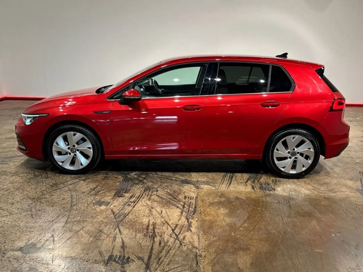 Volkswagen Golf 2.0 TDI STYLE AUTOMATIC - FACTORY - Image 6