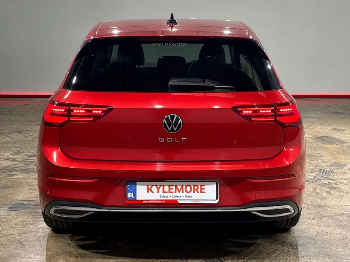 Volkswagen Golf 2.0 TDI STYLE AUTOMATIC - FACTORY - Image 4
