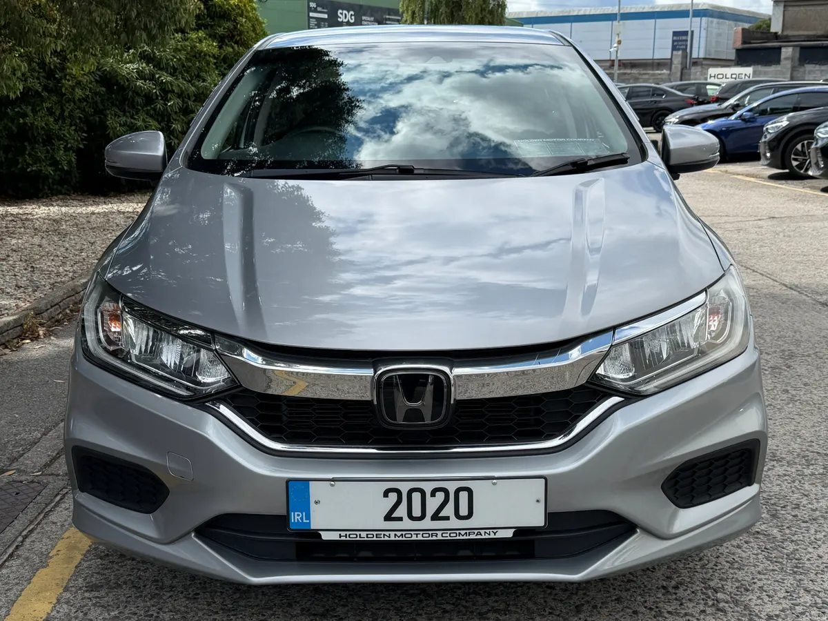 2020 Honda Grace..2 keys. WARRANTY INCLUDED - Image 4