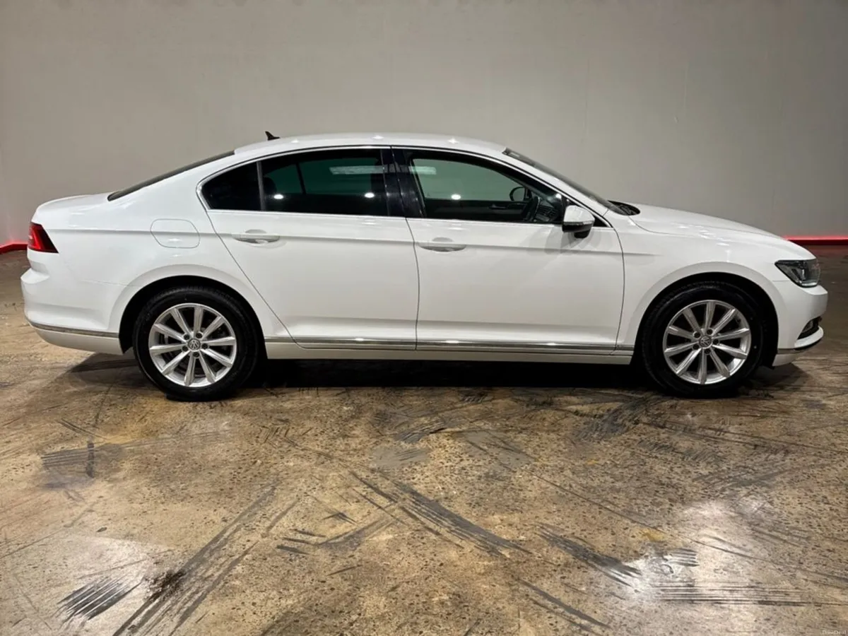 Volkswagen Passat SALOON 1.4 TSI ELEGENCE LINE AUT - Image 2