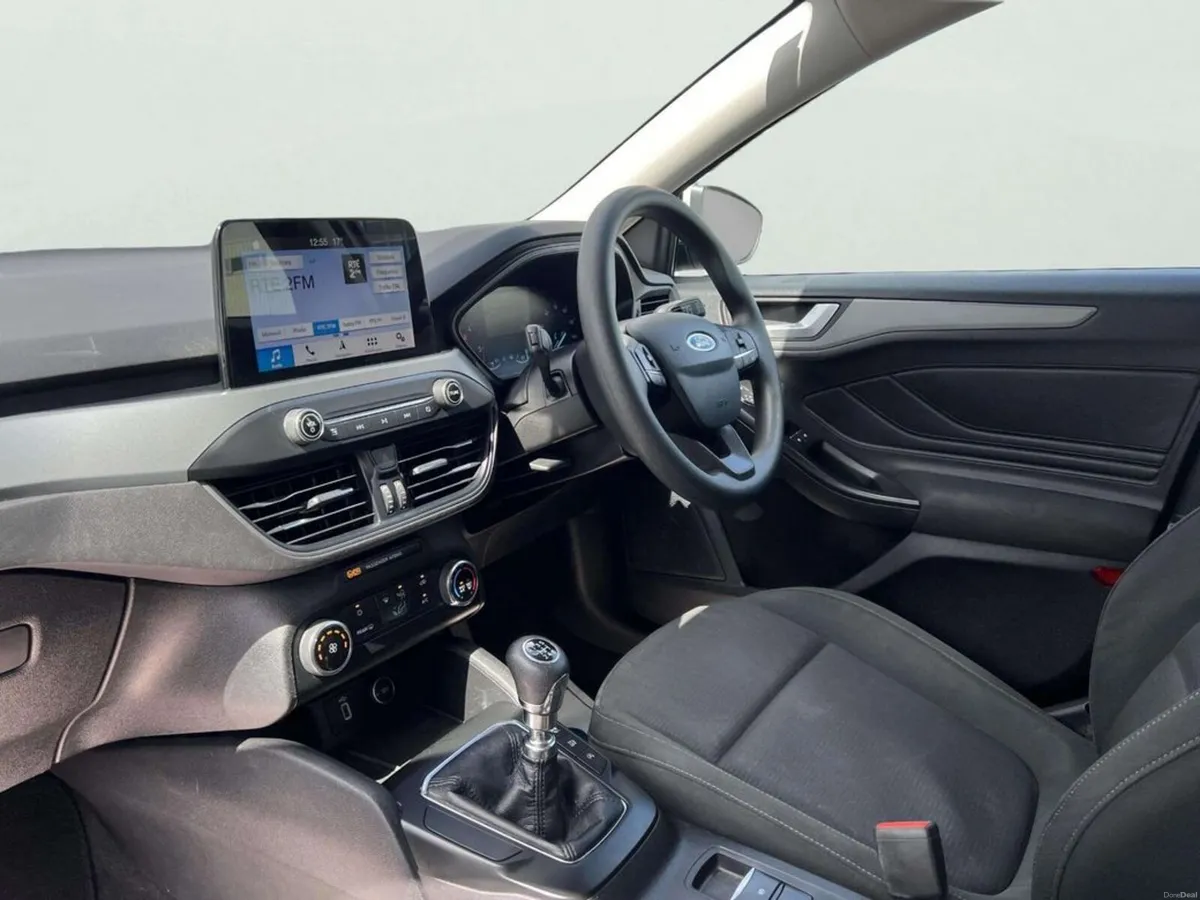 Ford Focus Style 95PS 5DR - Image 4