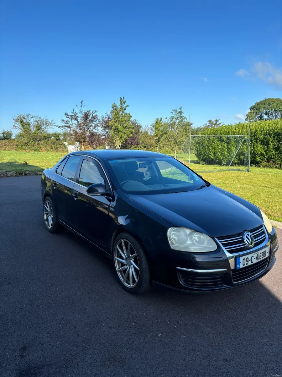Volkswagen Jetta 2009 - Image 2