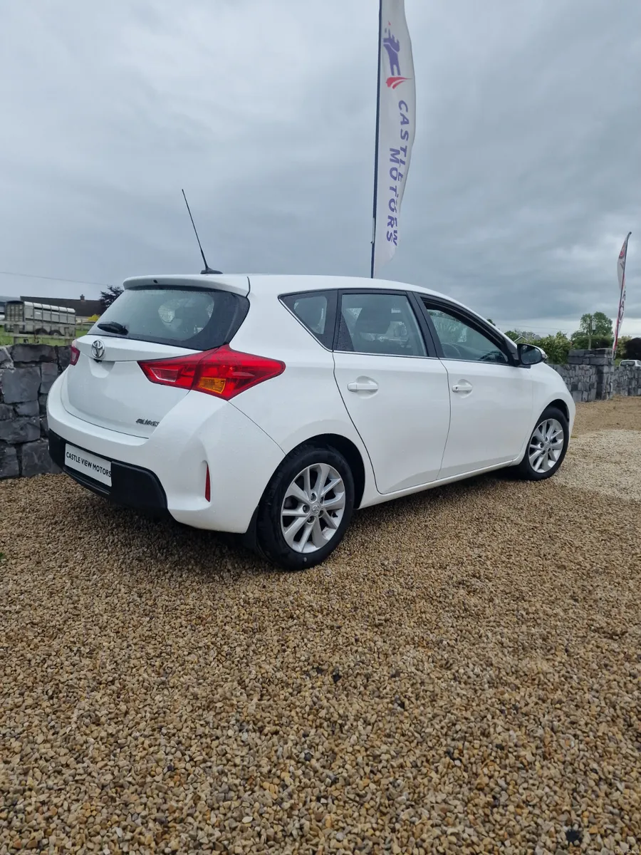 13 Toyota Auris 1.3 Petrol Mint €7995 - Image 2