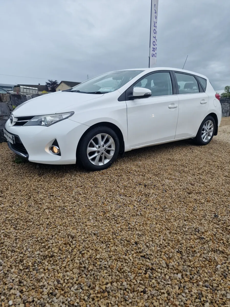 13 Toyota Auris 1.3 Petrol Mint €7995 - Image 6