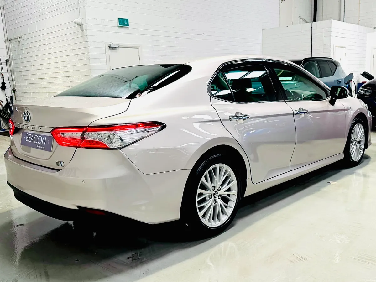 36,000 MILES*HYBRID PLATINUM TOYOTA CAMRY  2.5 AUT - Image 6