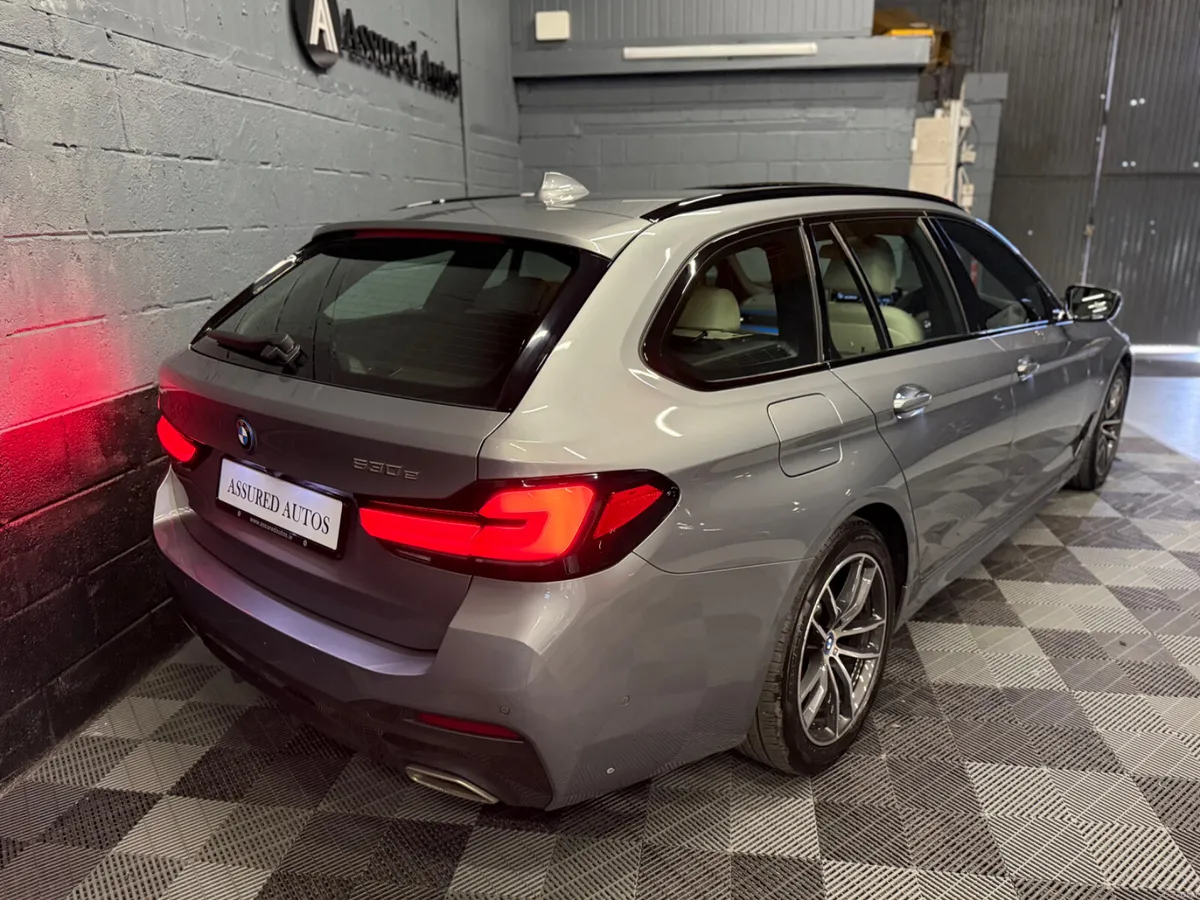 231 BMW 530E  M-Sport Touring/Pan Roof - Image 3