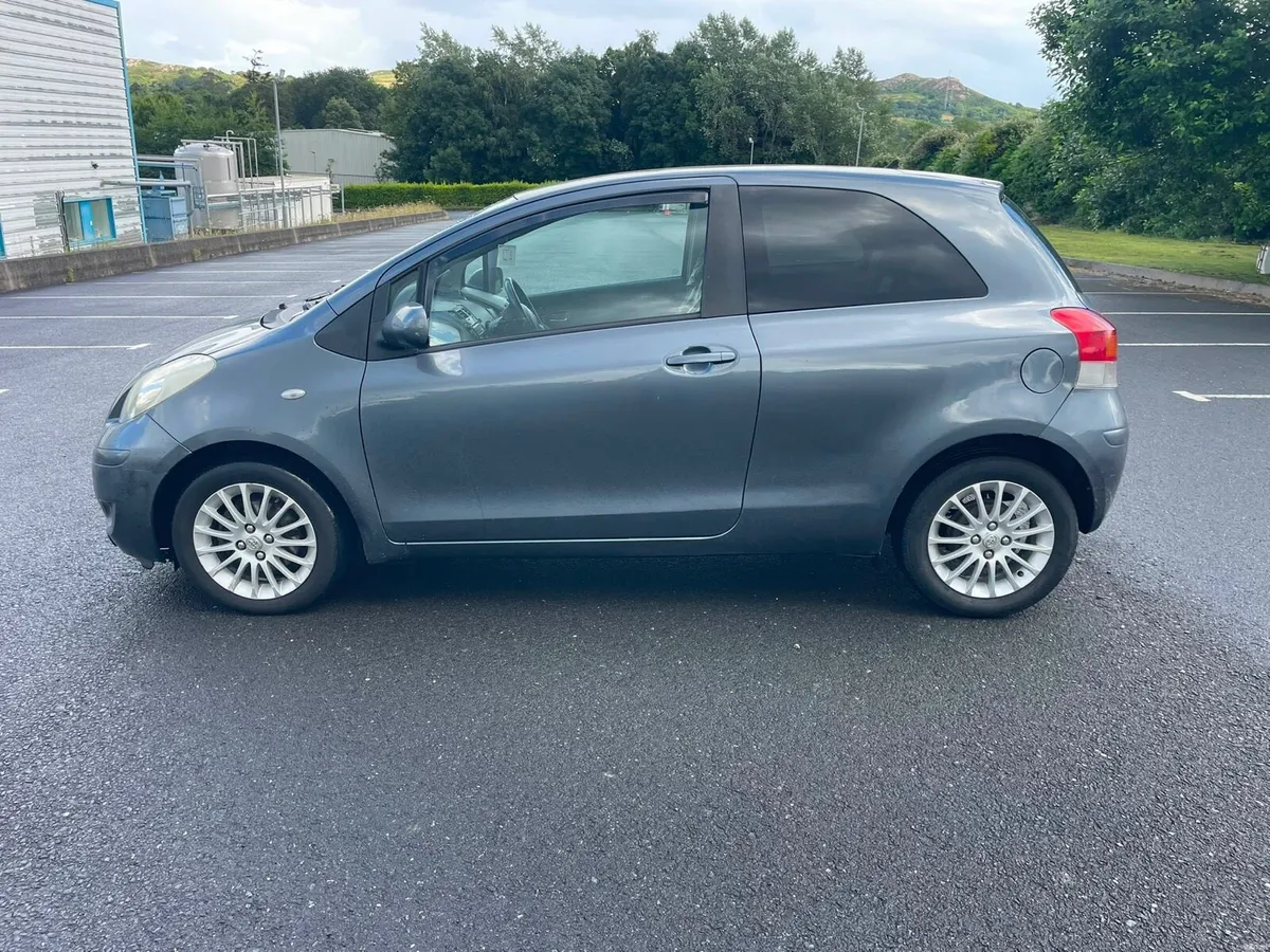 2009 Toyota Yaris - Image 3