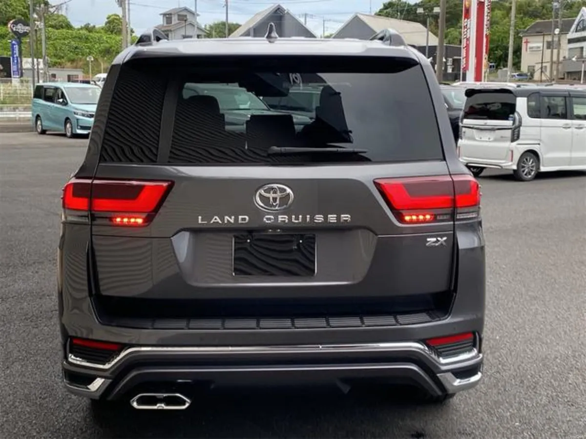 2025 Toyota Landcruiser LC300 Amazon ZX 3.3 Diesel - Image 5