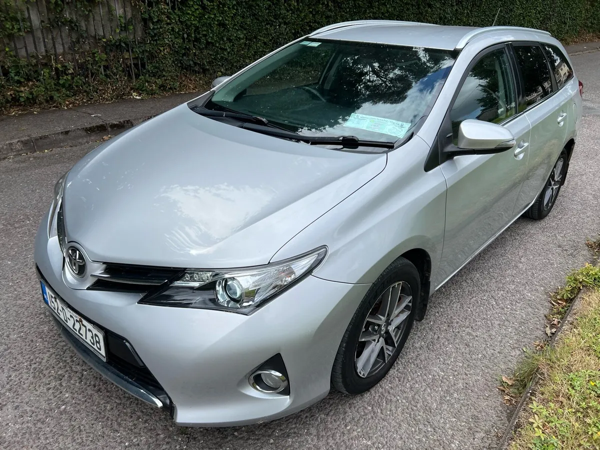 Toyota Auris 1.4 diesel SOL Estate - Image 2