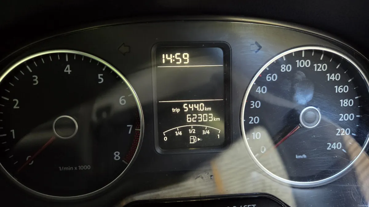 Volkswagen Polo 2013 1.2 Petrol Manual **62k KM ** - Image 2