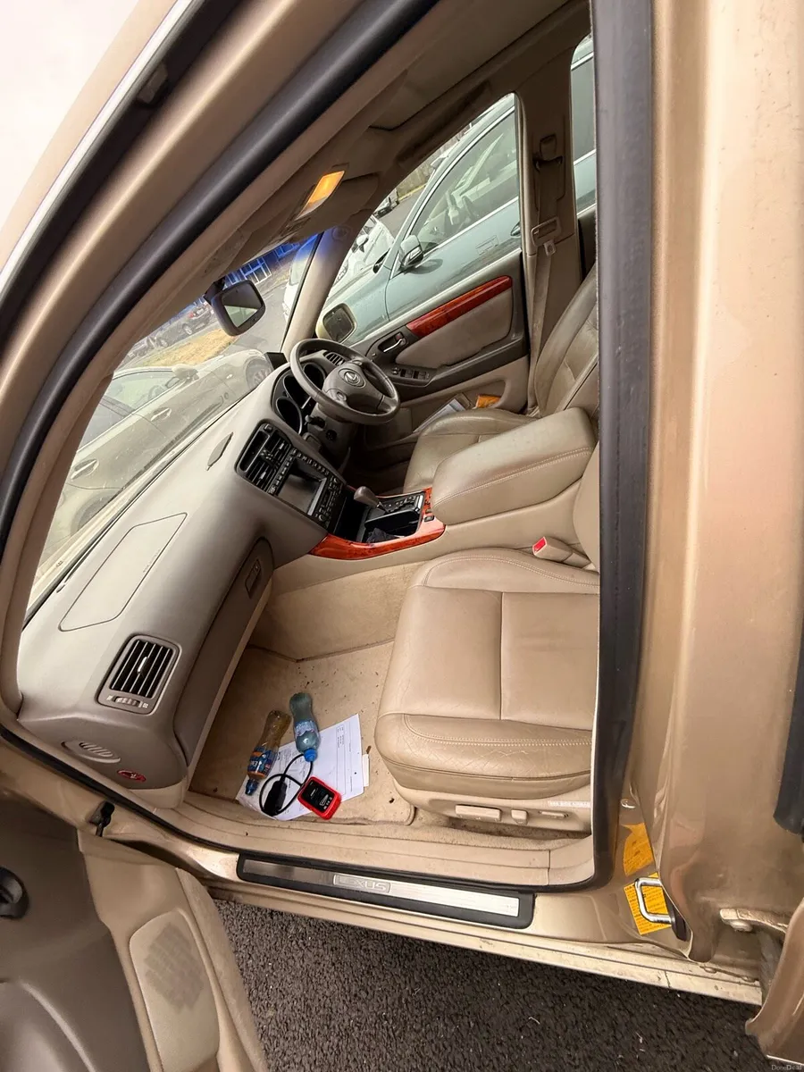 Lexus gs300 low mileage - Image 4