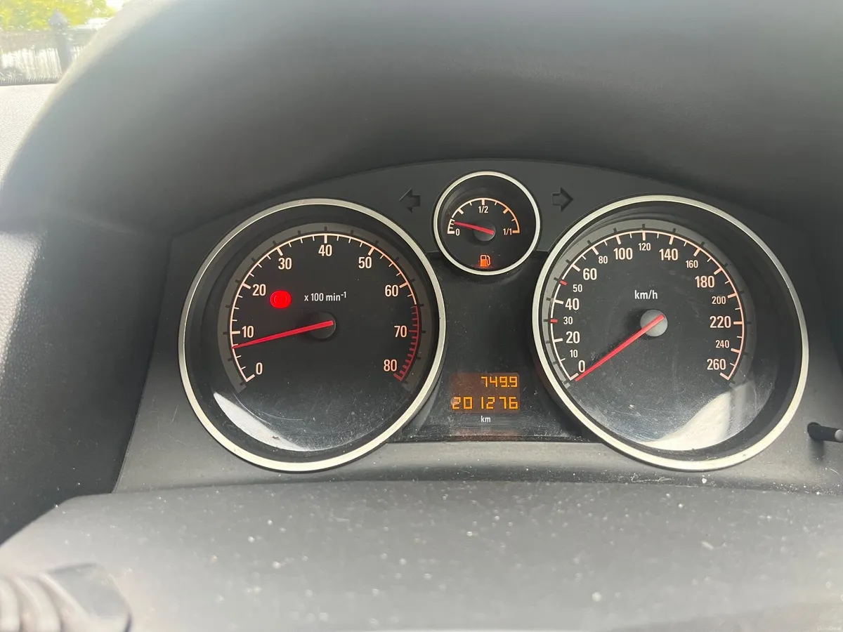 Opel Astra 2008 - Image 2